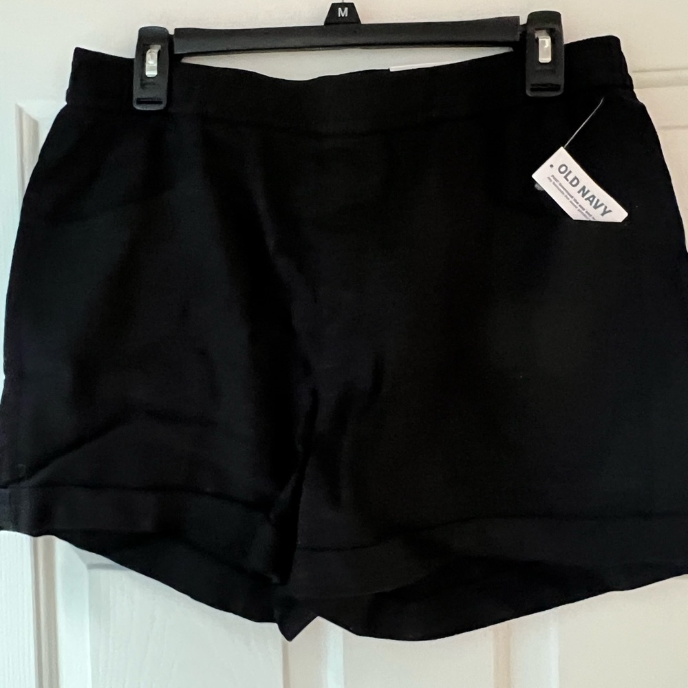 Old Navy shorts. Size Med. NWT